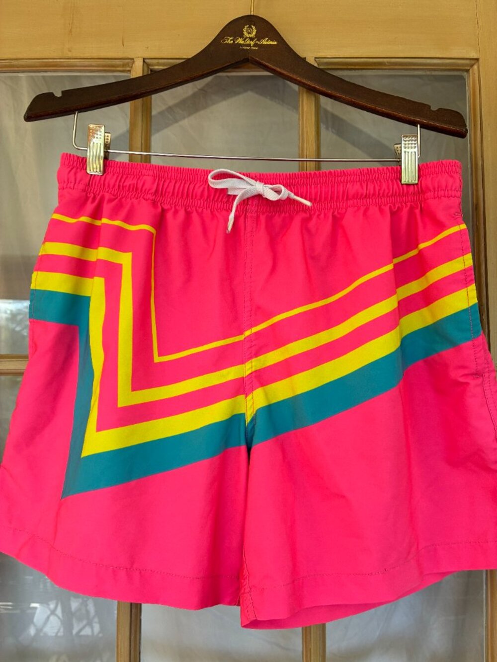 maamgic men swim trunks size large with elastic/drawstring waist GREAT condition